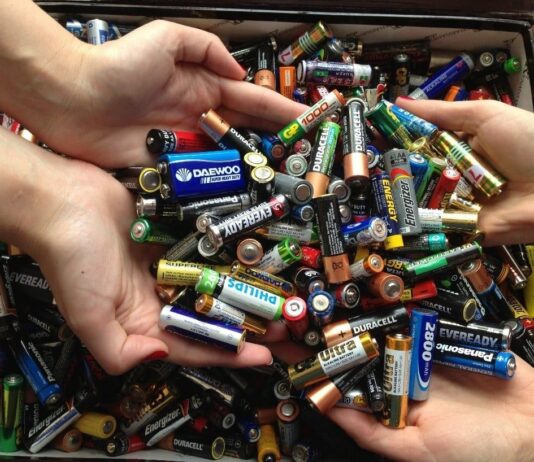 Доля полтавських ртутних ламп та батарейок