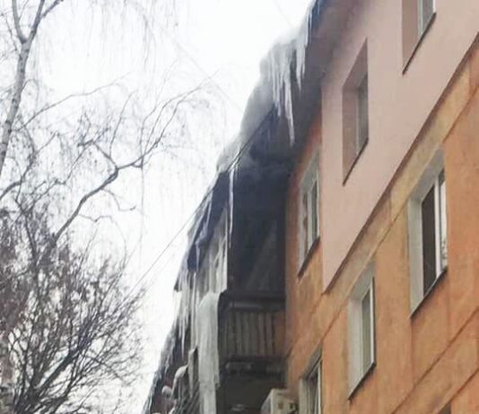 Сосульки угрожают полтавчанам