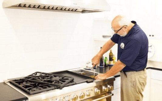 Не запалюється конфорка газової плити: як викликати майстра у Полтаві?