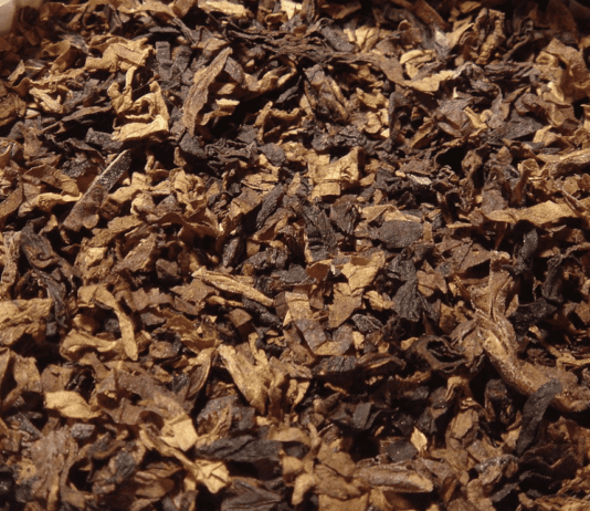 “Створений у таємничих печерах”: тютюнові фабрики Кременчука та їх власники