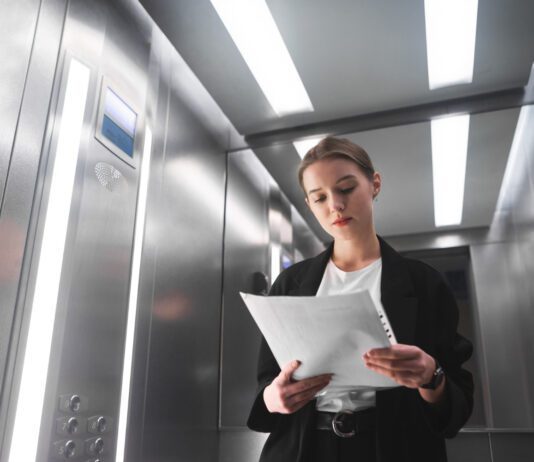 Важность пассажирских лифтов в жилых зданиях